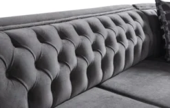 Casa Padrino Luxus Art Deco Chesterfield Wohnzimmer Set Grau / Schwarz / Gold - 1 Ecksofa mit Kissen & 1 Couchtisch - Edle Wohnzimmer Möbel - Luxus Qualität