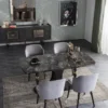 Casa Padrino Luxus Art Deco Esszimmer Set Grau / Schwarz / Messingfarben - 1 Esszimmertisch mit Glasplatte in Marmoroptik & 4 Esszimmerstühle - Art Deco Esszimmer Möbel