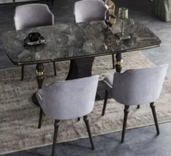 Casa Padrino Luxus Art Deco Esszimmer Set Grau / Schwarz / Messingfarben - 1 Esszimmertisch mit Glasplatte in Marmoroptik & 4 Esszimmerstühle - Art Deco Esszimmer Möbel