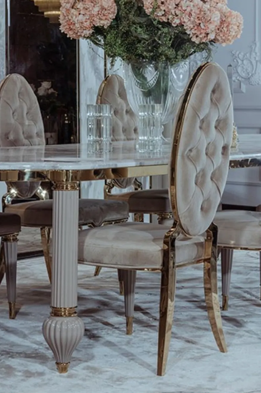 Casa Padrino Luxus Art Deco Esszimmer Set Grau / Weiß / Gold - 1 Art Deco Esstisch mit Kunstmarmor Tischplatte & 8 Art Deco Esszimmerstühle - Prunkvolle Art Deco Esszimmer Möbel - Luxus Qualität