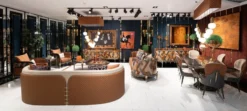 Casa Padrino Luxus Art Deco Möbel Set Mehrfarbig / Braun / Grau / Gold - 1 Luxus Art Deco Sideboard mit 4 Türen & 1 Luxus Art Deco Spiegel - Luxus Art Deco Möbel