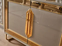 Casa Padrino Luxus Art Deco Möbel Set Grau / Gold - 1 Luxus Art Deco Sideboard mit 4 Türen & 1 Luxus Art Deco Spiegel - Art Deco Möbel - Luxus Möbel - Luxus Einrichtung - Art Deco Einrichtung