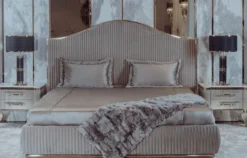 Casa Padrino Luxus Art Deco Nachtkommode Grau / Weiß / Gold 64 x 51 x H. 59 cm - Prunkvoller Massivholz Nachttisch mit 2 Schubladen - Art Deco Schlafzimmer & Hotel Möbel - Luxus Kollektion