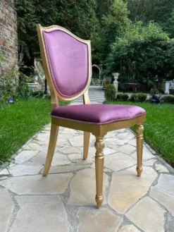 Casa Padrino Luxus Art Deco Samt Esszimmer Stuhl Lila / Gold - Art Deco Massivholz Stuhl - Art Deco Esszimmer Möbel - Art Deco Möbel - Art Deco Einrichtung - Luxus Möbel im Art Deco Stil