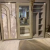Casa Padrino Luxus Art Deco Schlafzimmerschrank Grau / Weiß / Gold 270 x H. 230 cm - Verspiegelter Kleiderschrank mit 3 Schiebetüren - Art Deco Schlafzimmer & Hotel Möbel - Luxus Kollektion