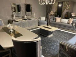 Casa Padrino Luxus Art Deco Sofa Hellblau / Silber / Creme - Verspiegeltes Wohnzimmer Sofa - Wohnzimmer Möbel - Art Deco Möbel - Luxus Möbel - Art Deco Einrichtung - Luxus Einrichtung