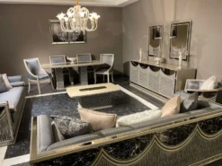 Casa Padrino Luxus Art Deco Sofa Hellblau / Silber / Creme - Verspiegeltes Wohnzimmer Sofa - Wohnzimmer Möbel - Art Deco Möbel - Luxus Möbel - Art Deco Einrichtung - Luxus Einrichtung