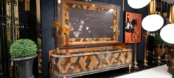 Casa Padrino Luxus Art Deco TV Schrank Set Mehrfarbig / Braun / Grau / Gold - Massivholz Wohnzimmer Sideboard mit TV Rückwand - Luxus Art Deco Wohnzimmer Möbel