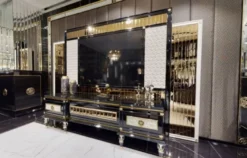 Casa Padrino Luxus Art Deco TV Schrank Set Schwarz / Weiß / Gold - Prunkvolles Wohnzimmer Sideboard mit TV Rückwand - Art Deco Wohnzimmer Möbel - Luxus Kollektion