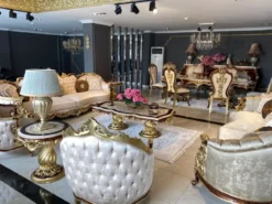Casa Padrino Luxus Barock Beistelltisch Weiß / Braun / Gold - Runder Massivholz Tisch im Barockstil - Handgefertigte Barock Wohnzimmer Möbel - Edel & Prunkvoll