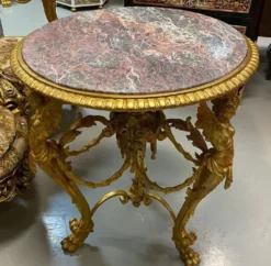 Casa Padrino Luxus Barock Beistelltisch Gold / Grau / Rot - Prunkvoller runder Bronze Tisch mit Marmorplatte - Luxus Möbel im Barockstil - Barockstil Wohnzimmer Möbel - Barock Möbel