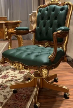 Casa Padrino Luxus Barock Bürostuhl Grün / Braun / Gold 70 x 57 x H. 108 cm - Prunkvoller handgefertigter Massivholz Schreibtischstuhl mit Echtleder - Barock Büromöbel - Luxus Qualität