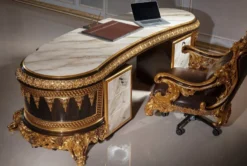 Casa Padrino Luxus Barock Büromöbel Set Weiß / Dunkelbraun / Gold - 1 Barock Schreibtisch mit Marmoroptik & 1 Barock Bürostuhl mit edlem Kunstleder - Prunkvolle Barock Büromöbel