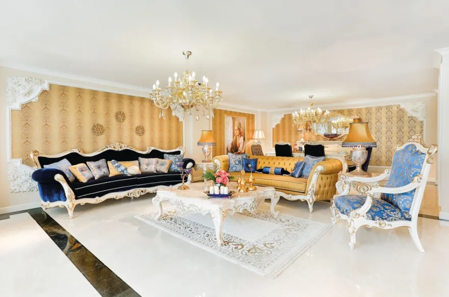 Casa Padrino Luxus Barock Chesterfield Wohnzimmer Sofa Gold / Weiß / Gold 300 x 110 x H. 80 cm - Prunkvolles Sofa im Barockstil - Edle Barock Wohnzimmer Möbel