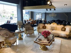 Casa Padrino Luxus Barock Couchtisch Weiß / Braun / Gold - Handgefertigter Massivholz Tisch im Barockstil - Barock Wohnzimmer Möbel - Edel & Prunkvoll