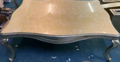Casa Padrino Luxus Barock Couchtisch Gold / Silber - Quadratischer Massivholz Wohnzimmertisch im Barockstil - Luxus Wohnzimmer Möbel im Barockstil - Barock Möbel - Edel & Prunkvoll