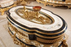 Casa Padrino Luxus Barock Couchtisch Weiß / Blau / Gold - Prunkvoller Massivholz Wohnzimmertisch mit Glasplatte - Barock Wohnzimmer Möbel - Edel & Prunkvoll