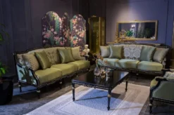 Casa Padrino Luxus Barock Couchtisch Schwarz / Gold 109 x 85 x H. 45 cm - Edler Massivholz Wohnzimmertisch im Barockstil - Barock Möbel