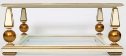 Casa Padrino Luxus Barock Couchtisch Weiß / Antik Gold 113 x 113 x H. 47 cm - Prunkvoller Massivholz Wohnzimmertisch mit Glasplatten - Barock Wohnzimmer Möbel