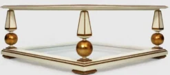 Casa Padrino Luxus Barock Couchtisch Weiß / Antik Gold 113 x 113 x H. 47 cm - Prunkvoller Massivholz Wohnzimmertisch mit Glasplatten - Barock Wohnzimmer Möbel
