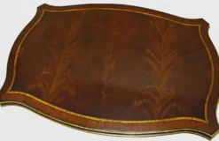 Casa Padrino Luxus Barock Couchtisch Braun / Gold 130 x 90 x H. 44 cm - Mahagoni Wohnzimmertisch mit dekorativen handgeschnitzten Federn - Edle Barockstil Wohnzimmer Möbel