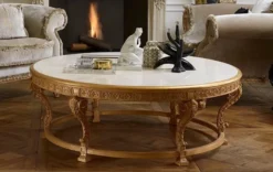 Casa Padrino Luxus Barock Couchtisch mit Marmorplatte Naturfarben / Weiß - Runder Wohnzimmertisch im Barockstil - Barock Möbel - Barock Interior - Edel & Prunkvoll - Luxus Qualität - Made in Italy