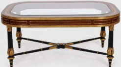 Casa Padrino Luxus Barock Couchtisch Braun / Schwarz / Gold 122 x 81 x H. 56 cm - Edler Massivholz Wohnzimmertisch mit Glasplatte - Barock Möbel