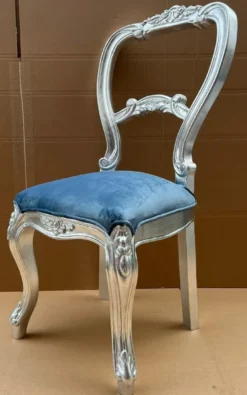 Casa Padrino Luxus Barock Damen Stuhl Blau / Silber - Handgefertigter Barockstil Schminktisch Stuhl - Luxus Schlafzimmer Möbel im Barockstil - Barock Möbel - Edel & Prunkvoll