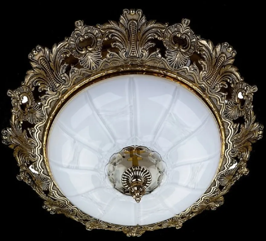 Casa Padrino Luxus Barock Deckenleuchte Antik Messing / Gold / Weiß Ø 47 x H. 21 cm - Prunkvolle Barockstil Deckenlampe - Barock Leuchten