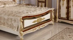 Casa Padrino Luxus Barock Doppelbett Weiß / Beige / Braun / Gold - Prunkvolles Massivholz Bett - Luxus Schlafzimmer Möbel im Barockstil - Barock Schlafzimmer Möbel - Barock Schlafzimmer Einrichtung