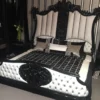 Casa Padrino Luxus Barock Doppelbett Schwarz / Weiß - Edles Massivholz Bett mit Kopfteil - Prunkvolle Schlafzimmer Möbel im Barockstil