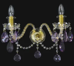 Casa Padrino Luxus Barock Doppel Wandleuchte Gold / Lila 38 x 20 x H. 26 cm - Barockstil Wandlampe mit Kristall Behängen - Barock Leuchten - Edel & Prunkvoll
