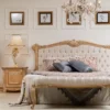Casa Padrino Luxus Barock Doppelbett Cremefarben / Gold - Edles Massivholz Bett mit Kopfteil - Prunkvolle Schlafzimmer Möbel im Barockstil