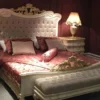 Casa Padrino Luxus Barock Doppelbett Grau / Weiß / Gold - Prunkvolles Massivholz Bett mit Glitzersteinen - Barock Schlafzimmer Möbel