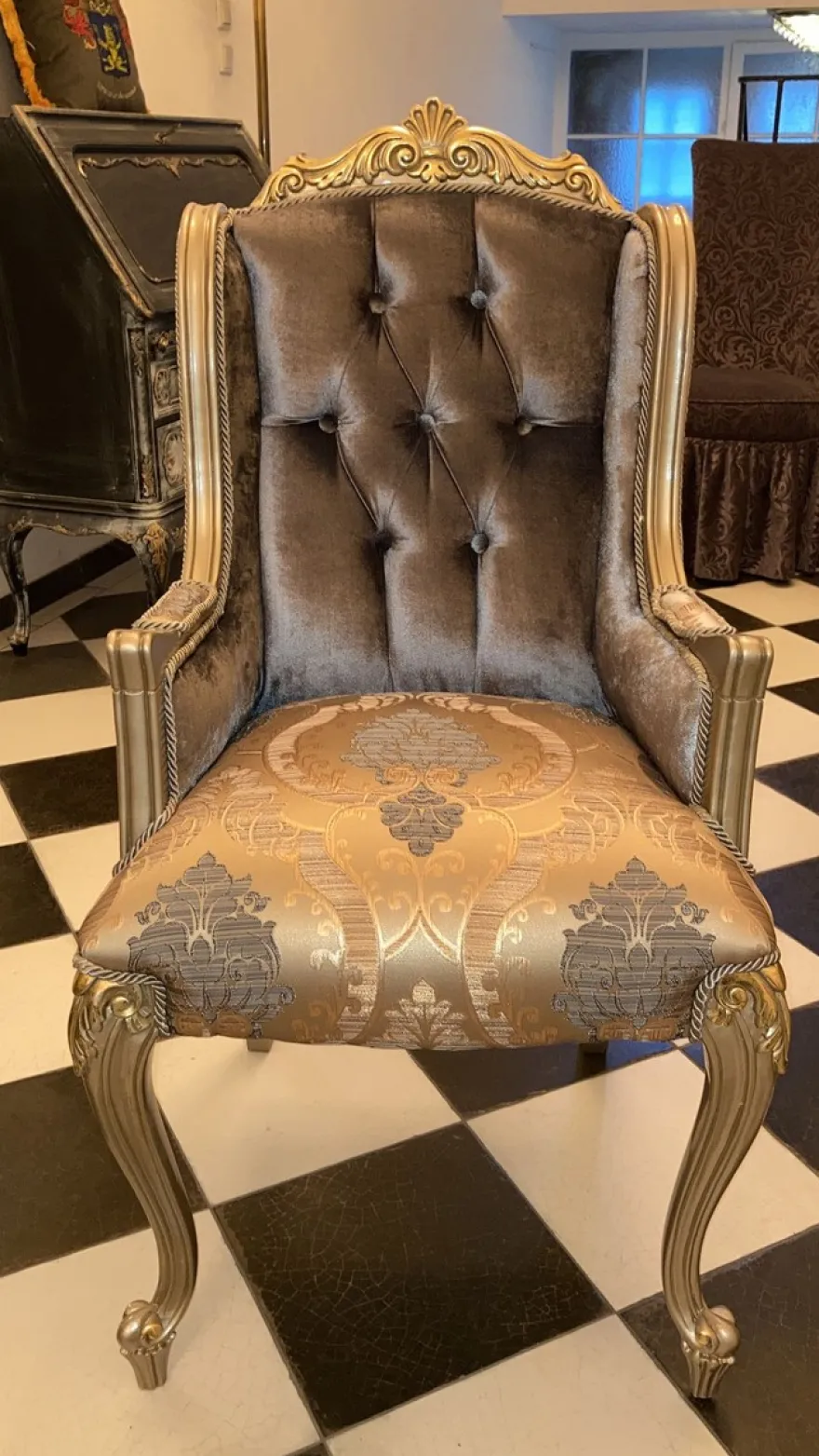 Casa Padrino Luxus Barock Esszimmerstuhl mit Armlehnen Silbergrau / Gold - Prunkvoller Massivholz Stuhl im Barockstil - Barock Esszimmer Möbel