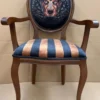 Casa Padrino Luxus Barock Esszimmer Stuhl Schwarz / Braun - Handgefertigter Antik Stil Stuhl mit Armlehnen und edlem Samtstoff - Esszimmer Möbel im Barockstil