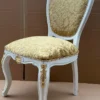 Casa Padrino Luxus Barock Esszimmer Stuhl mit elegantem Muster Gold / Weiß / Gold - Esszimmer Möbel im Barockstil - Luxus Möbel im Barockstil - Barock Möbel - Barock Interior