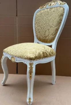Casa Padrino Luxus Barock Esszimmer Stuhl mit elegantem Muster Gold / Weiß / Gold - Esszimmer Möbel im Barockstil - Luxus Möbel im Barockstil - Barock Möbel - Barock Interior