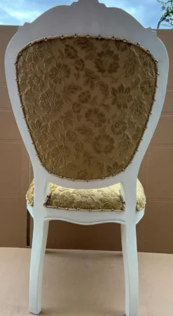 Casa Padrino Luxus Barock Esszimmer Stuhl mit elegantem Muster Gold / Weiß / Gold - Esszimmer Möbel im Barockstil - Luxus Möbel im Barockstil - Barock Möbel - Barock Interior