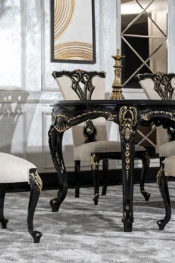 Casa Padrino Luxus Barock Esszimmer Set Creme / Schwarz / Gold - 1 Barock Esstisch & 6 Barock Esszimmerstühle - Luxus Esszimmer Möbel im Barockstil - Prunkvolle Barock Esszimmer Möbel