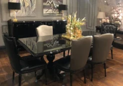 Casa Padrino Luxus Barock Esszimmer Set Schwarz / Gold - 1 Esstisch mit Glasplatte & 6 Esszimmerstühle - Edle Esszimmer Möbel im Barockstil