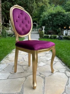 Casa Padrino Luxus Barock Esszimmer Stuhl Lila / Gold - Handgefertigter Antik Stil Stuhl mit edlem Samtstoff - Esszimmer Möbel im Barockstil - Barock Möbel - Barock Einrichtung