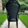 Casa Padrino Luxus Barock Esszimmer Stuhl Schwarz - Handgefertigter Antik Stil Stuhl mit Armlehnen und edlem Kunstleder - Esszimmer Möbel im Barockstil - Edel & Prunkvoll