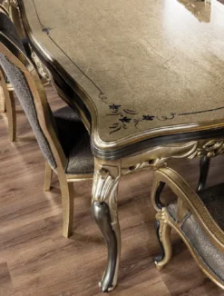 Casa Padrino Luxus Barock Esszimmer Set Lila / Antik Gold / Schwarz - 1 Barock Esstisch & 6 Barock Esszimmerstühle - Luxus Esszimmer Möbel im Barockstil - Prunkvolle Barock Esszimmer Möbel