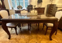 Casa Padrino Luxus Barock Esstisch mit Glasplatte Dunkelbraun - Handgefertigter Massivholz Esszimmertisch - Luxus Esszimmer Möbel im Barockstil - Barock Möbel - Barock Einrichtung
