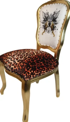 Casa Padrino Luxus Barock Esszimmer Stuhl Pompöös von Harald Glööckler Leopard / Weiß / Gold mit Glitzerkrone & Engelsflügeln - 50 x 60 x 104 cm