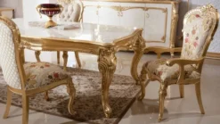 Casa Padrino Luxus Barock Esszimmer Stuhl mit Armlehnen Mehrfarbig / Gold H. 115 cm
