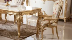 Casa Padrino Luxus Barock Esszimmer Stuhl mit Armlehnen Mehrfarbig / Gold H. 115 cm