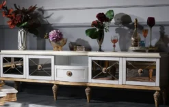 Casa Padrino Luxus Barock Fernsehschrank Weiß / Gold 241 x 43 x H. 67 cm - Barock Wohnzimmerschrank mit 4 Türen und Schublade