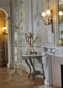 Casa Padrino Luxus Barock Garderobenständer Bronzefarben / Weiß 45 x 45 x H. 170 cm - Edler Messing Kleiderständer - Barock Hotel Garderoben Möbel